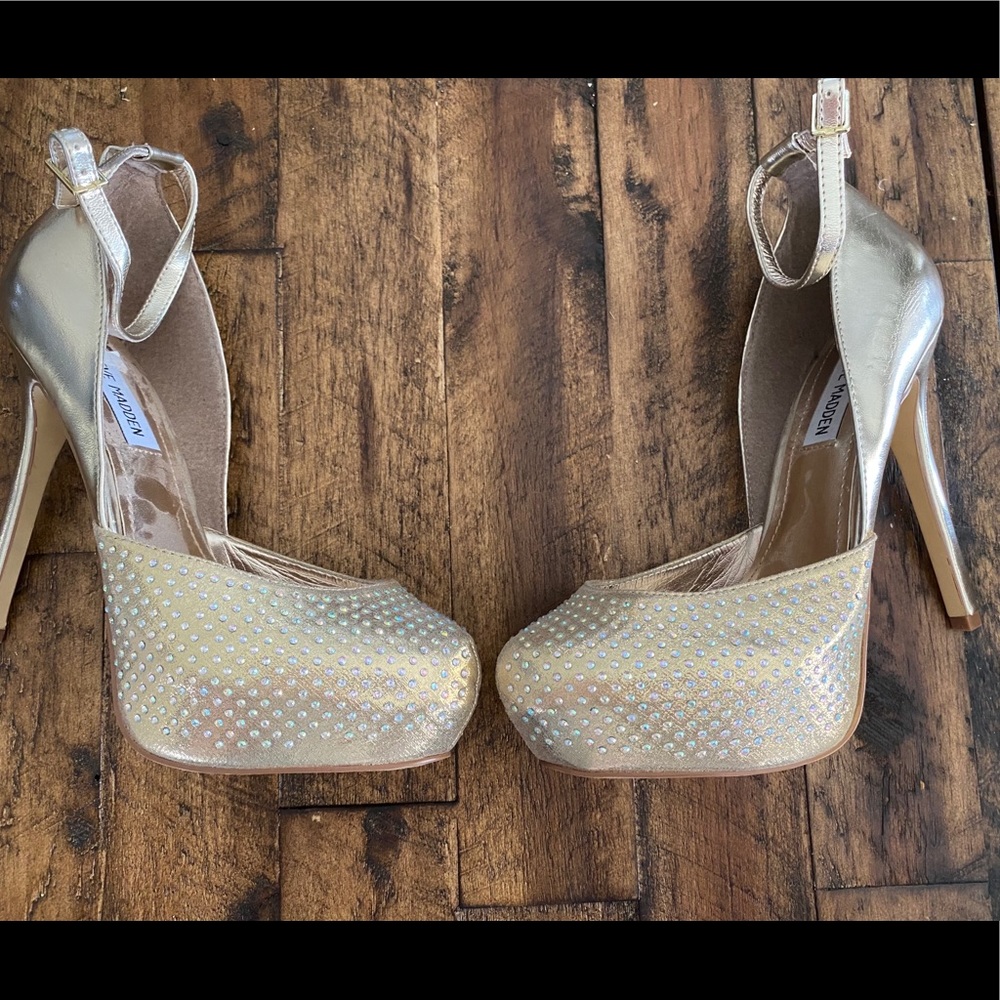 LIKE NEW Sexy Glitter Heels Silver